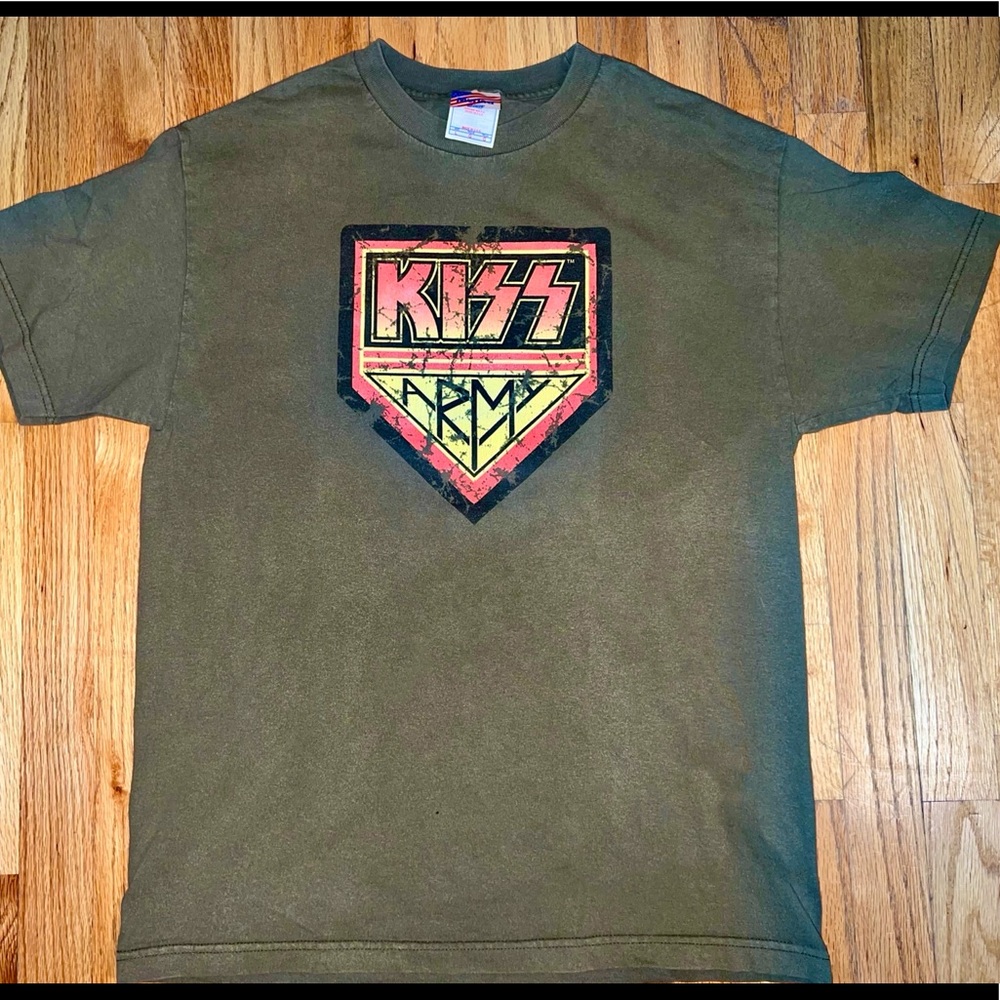 KISS ARMY T-shirt Mens Sz Medium. No holes/stains. 100% cotton. Slightly faded.